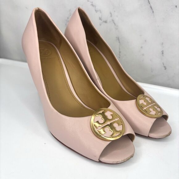 Tory Burch Wedge Heel Shoes 8.5 Benton Pink Leather Gold Medal Logo Peep Toe - Picture 3 of 16